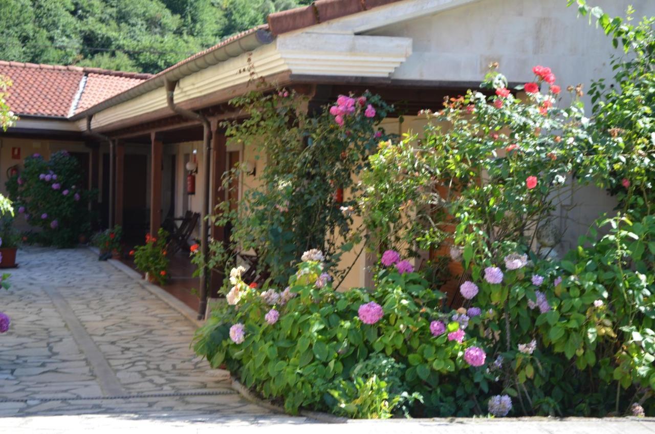 Hotel Arenas De Cabrales- Apartamentos Eksteriør billede