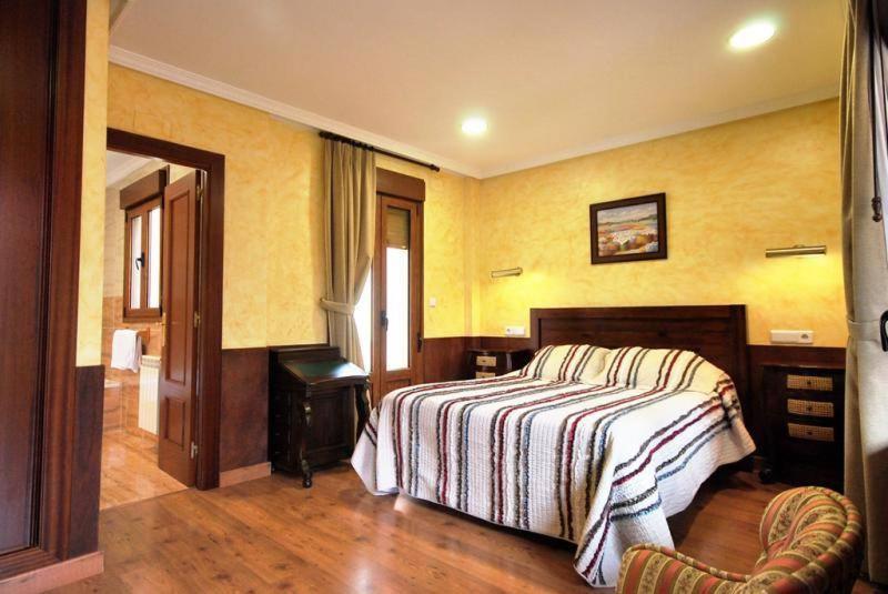 Hotel Arenas De Cabrales- Apartamentos Eksteriør billede