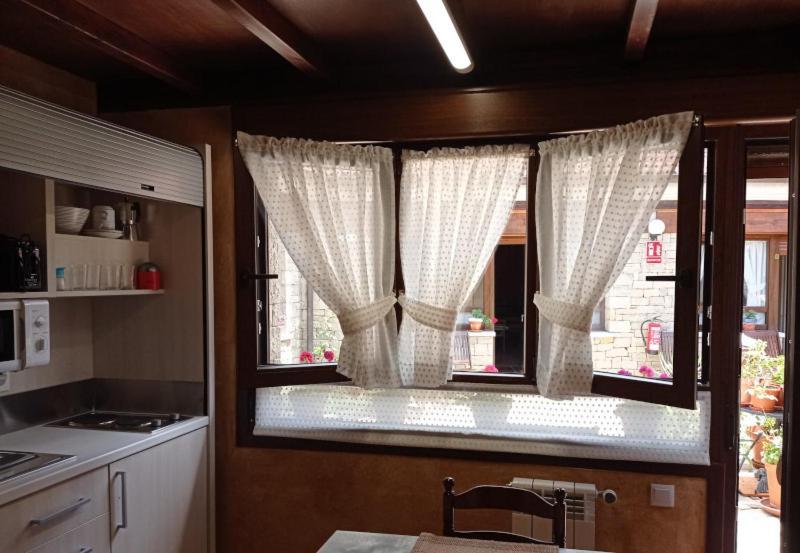 Hotel Arenas De Cabrales- Apartamentos Eksteriør billede