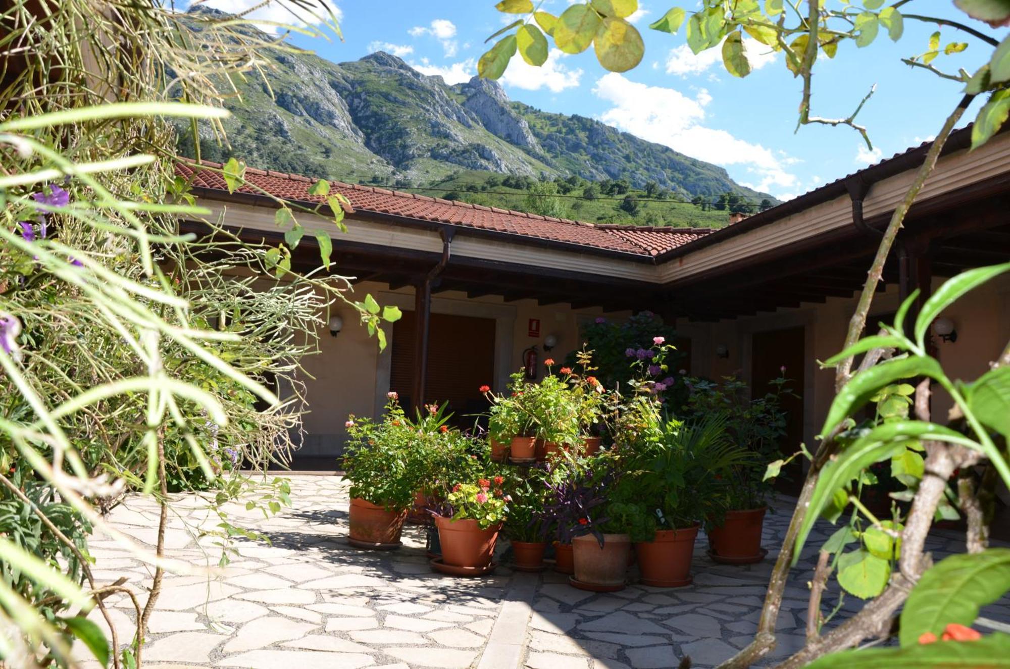 Hotel Arenas De Cabrales- Apartamentos Eksteriør billede